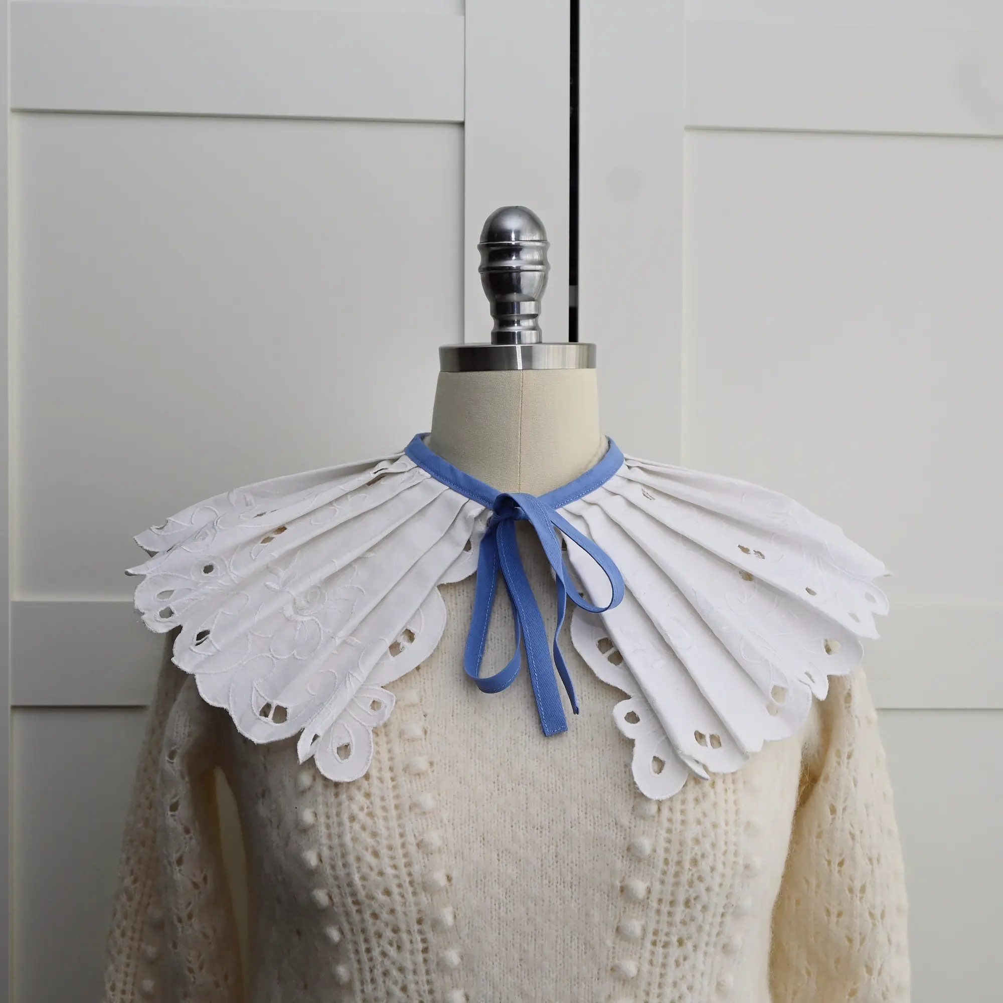 Vintage Tablecloth Pleated Collar - Size Small